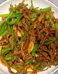 家常青椒肉丝：肉丝嫩滑，青椒脆爽，下饭家常菜​